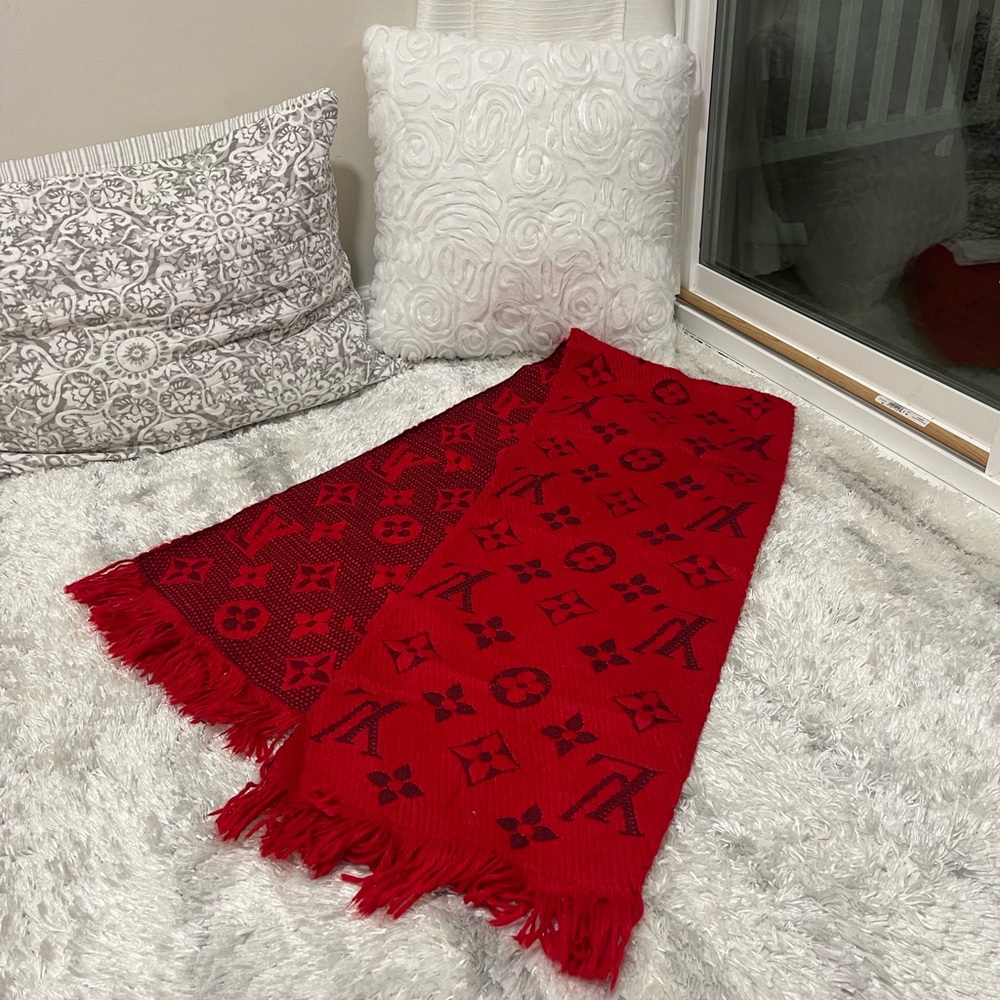 Louis Vuitton Vibrant Red Monogram Scarf - Picture 3 of 7